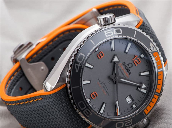 欧米茄表壳耐撞击吗(图) 欧米茄表壳耐撞击吗(图)