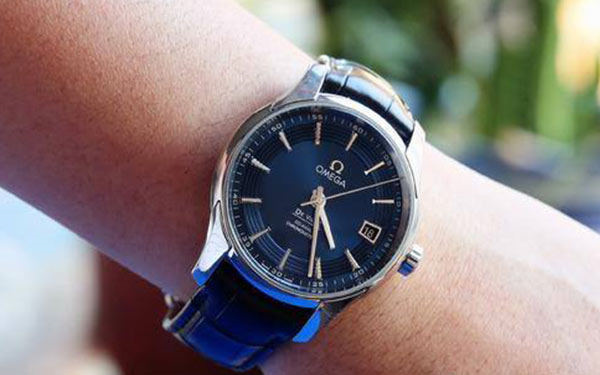 欧米茄手表表带掉色是啥原因（图）